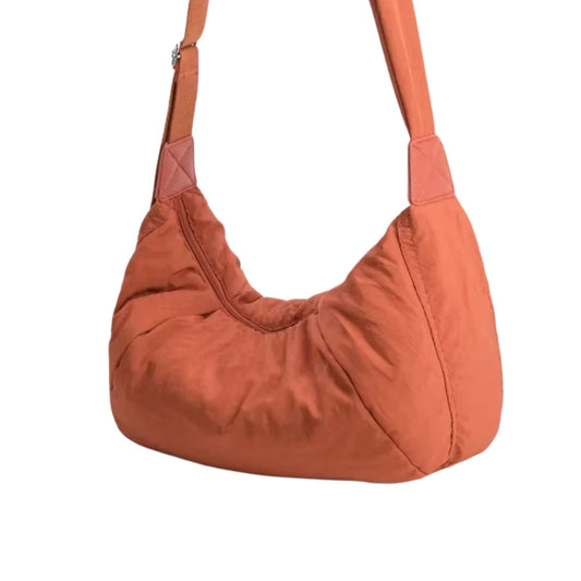 Hug – Weiche Umhängetasche mit Reißverschluss & großem Stauraum